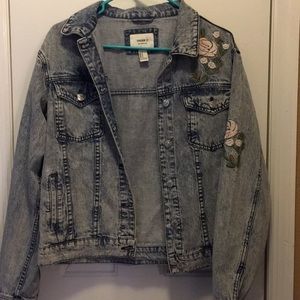 Forever 21 Distressed Jean Jacket 🥰🥰🥰